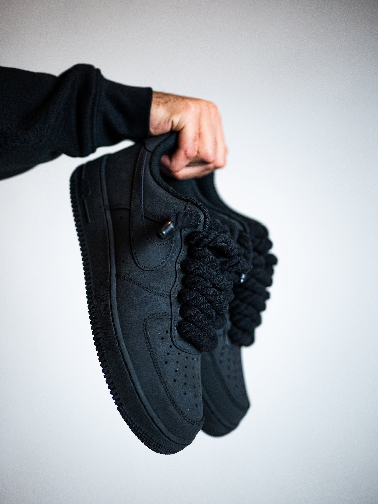 Nike air force 1 matt sorte med reb snørrebånd 